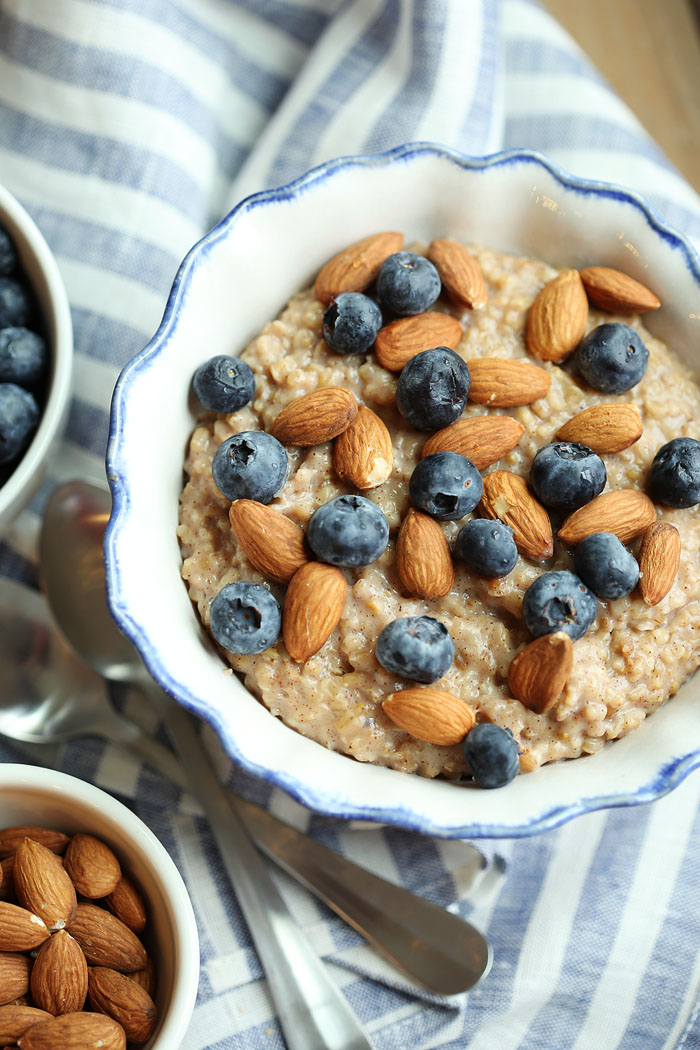 Vanilla Almond Oatmeal with Blueberries | Eat Yourself Skinny