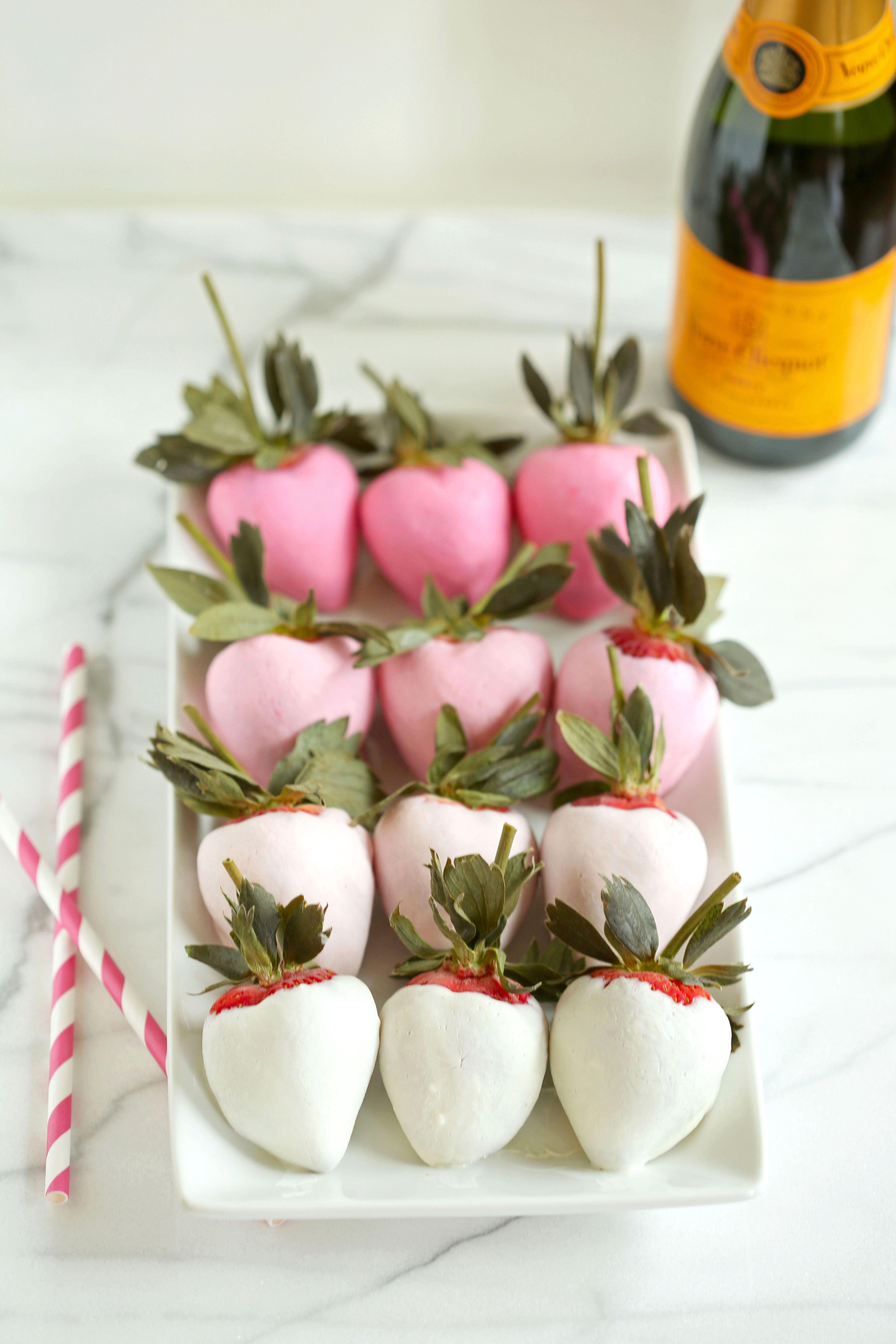 Yogurt Dipped Pink Ombre Strawberries for Valentine's Day! | Eat Yourself Skinny