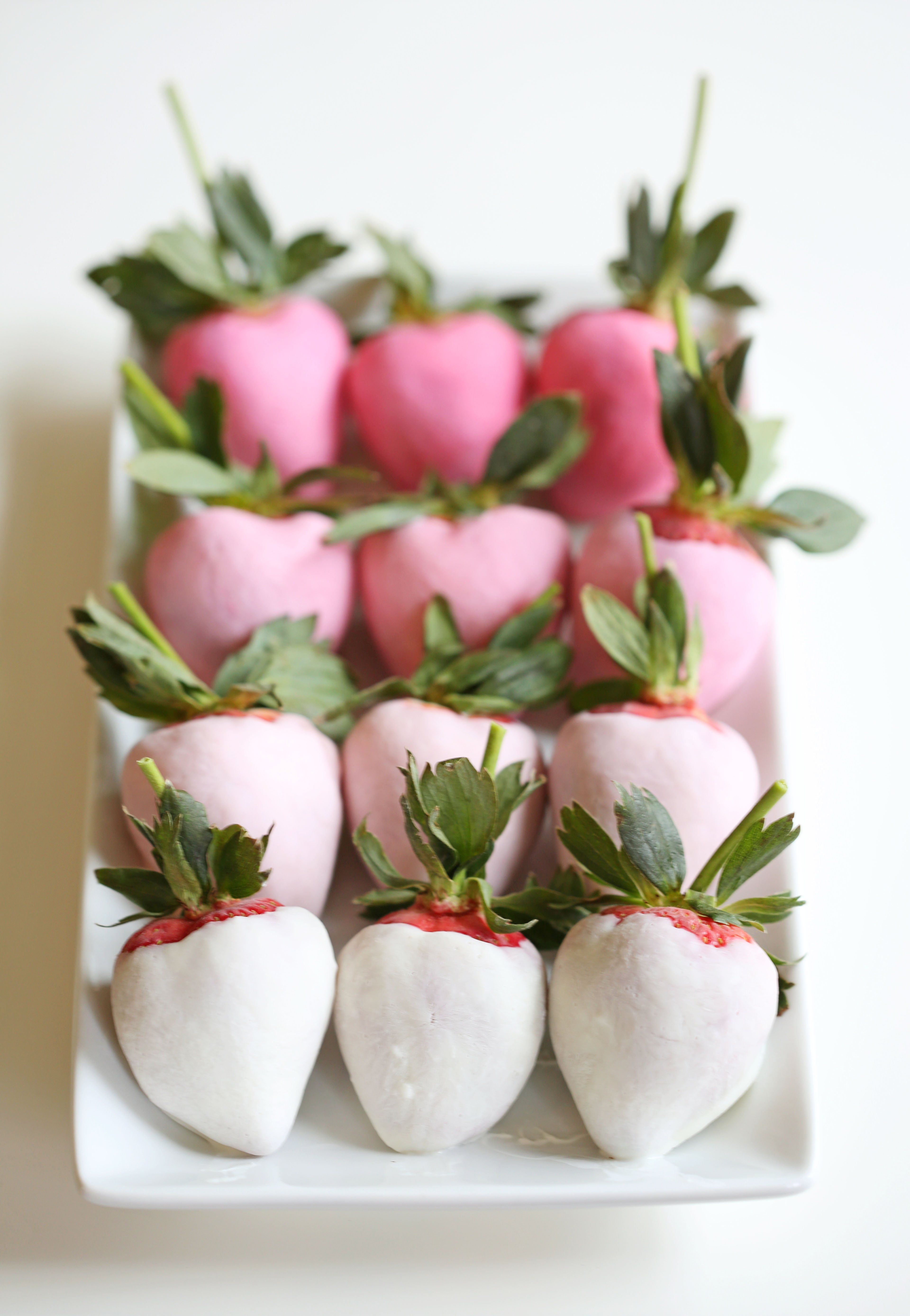 Yogurt Dipped Pink Ombre Strawberries for Valentine's Day! | Eat Yourself Skinny